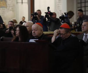 W 40 rocznicę wizyty Jana Pawła II w rzymskiej synagodze, kard. Dziwisz i kard. Ryś w synagodze w Krakowie