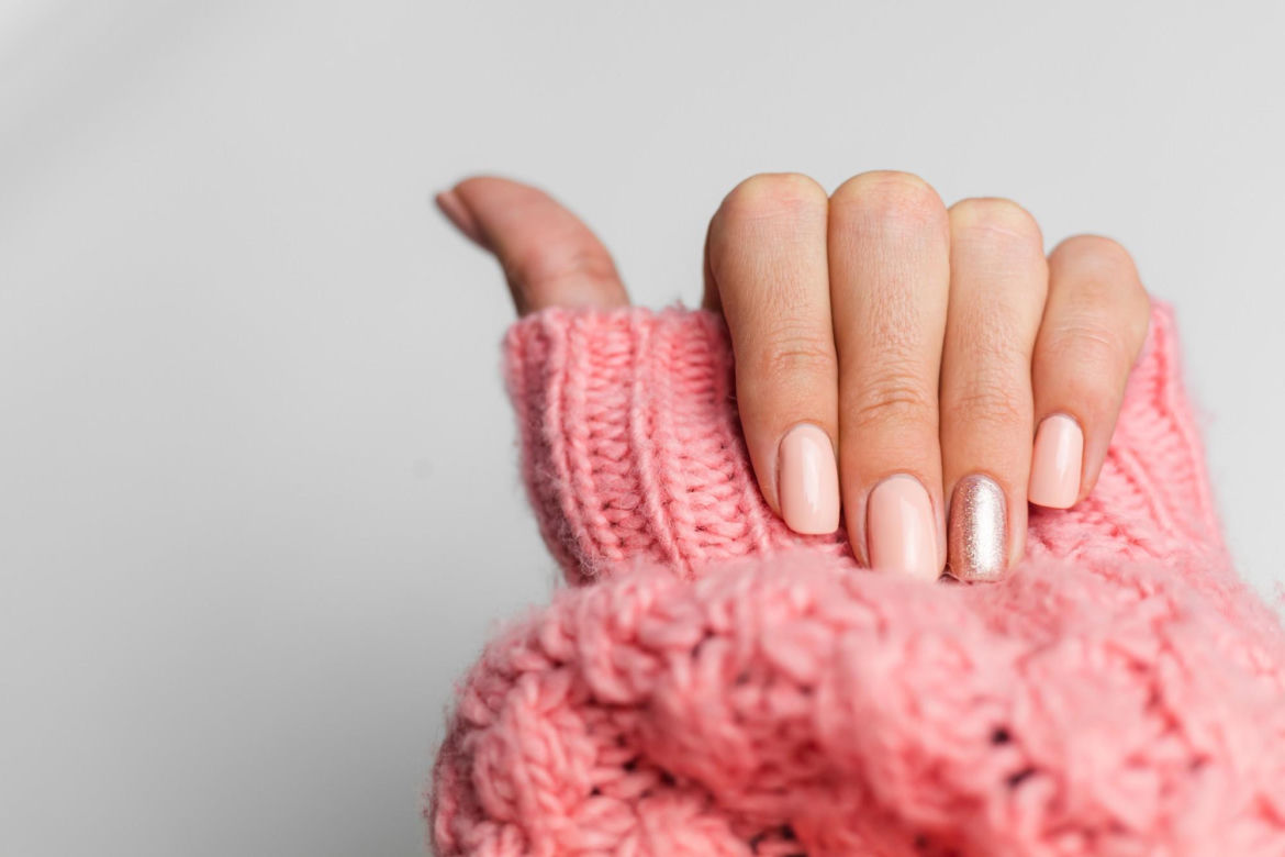 Manicure w stylu back to office. Te kolory idealnie pasują do biurowych outfitów