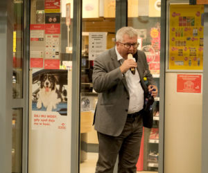 Ryszard Czarnecki świętował hot-dogiem