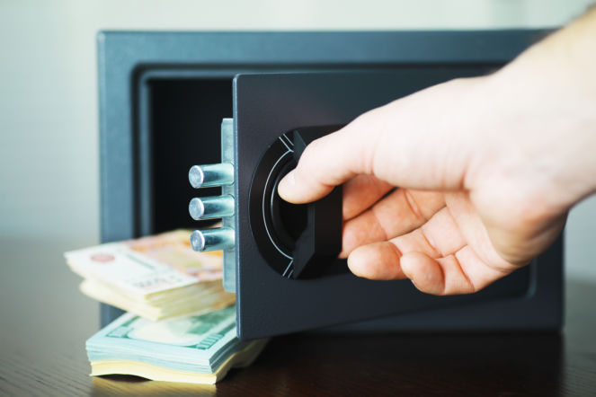 Rezerwa gotówki w domu. Eksperci podają konkretną kwotę