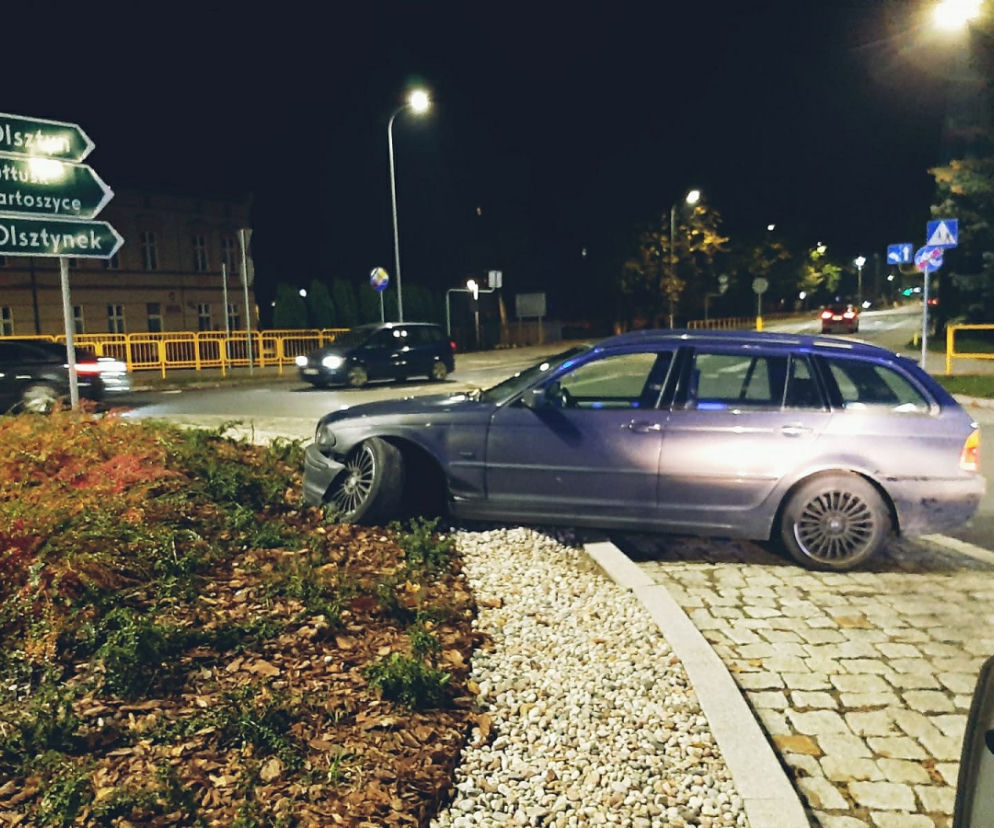 Wjechał BMW na rondo