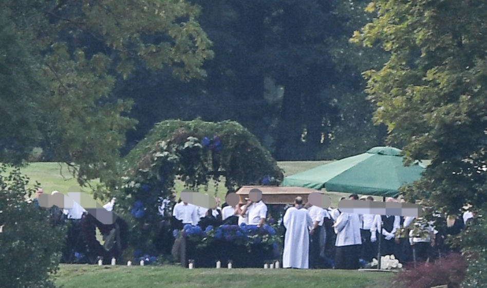 Co było w trumnie na pogrzebie Piotra Woźniaka-Starak?