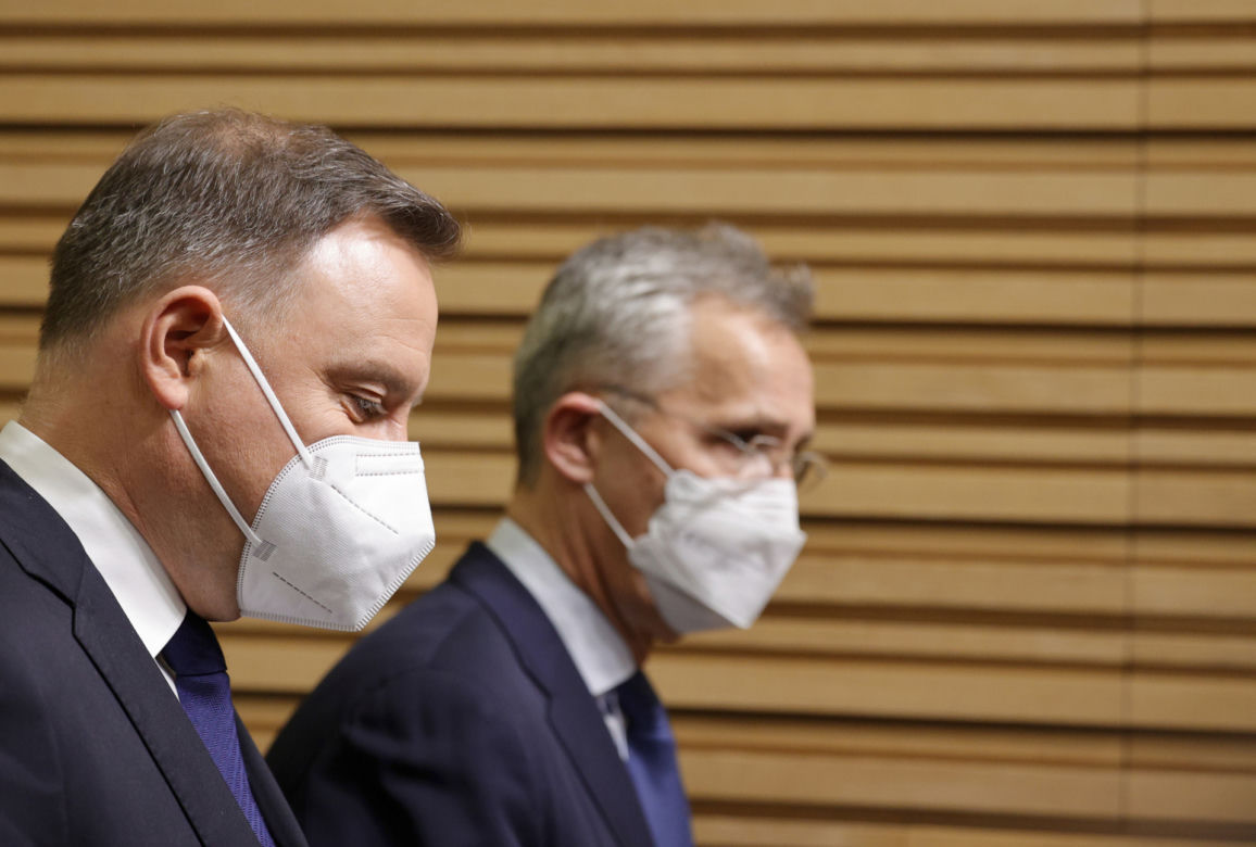 Sekretarz generalny NATO Jens Stoltenberg i Prezydent RP Andrzej Duda na wspólnej konferencji w Brukseli 