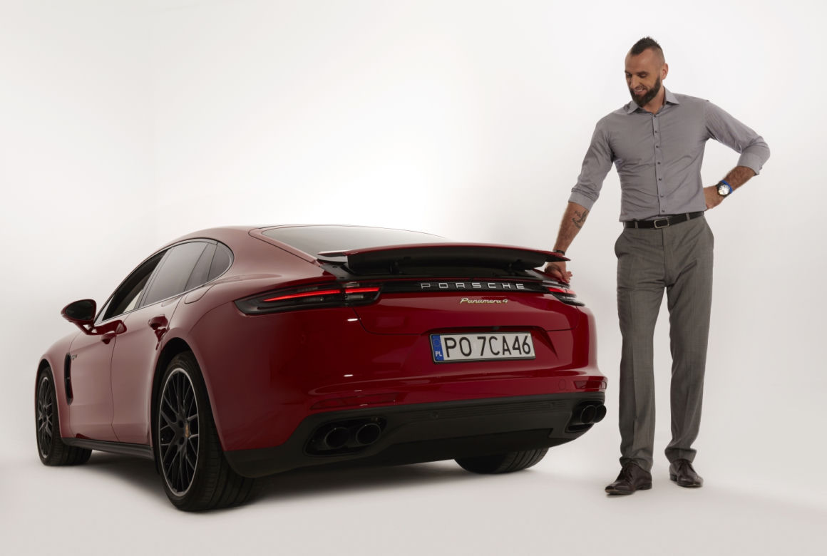 Marcin Gortat w Porsche Panamera 4 E-Hybrid