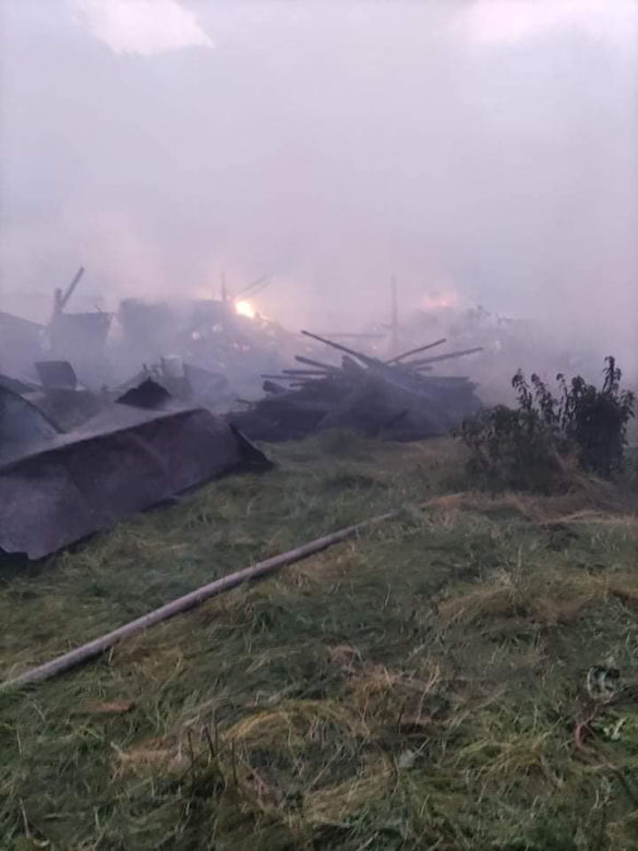 W Bronkowicach po uderzeniu pioruna zapaliła się stodoła