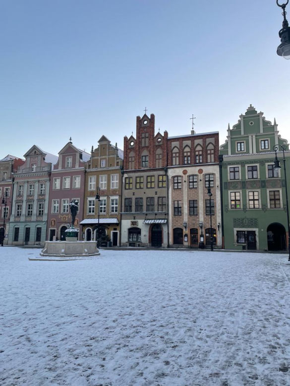 Centrum Poznania w śniegu