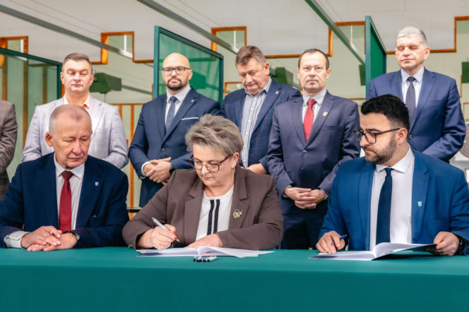 Powiat rzeszowski i łańcucki z porozumieniem o wsparciu w kryzysach. Chodzi o sprzęt, logistykę i ewakuację