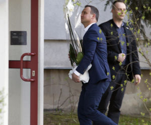 na 44. urodziny kupił żonie magnolie i tulipany