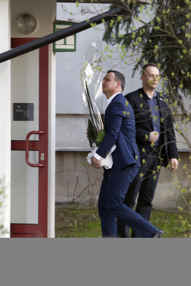 na 44. urodziny kupił żonie magnolie i tulipany