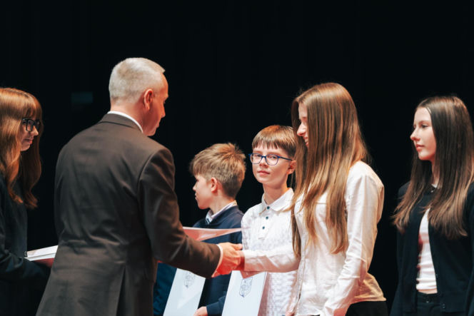 Najzdolniejsi uczniowie odebrali stypendia Prezydenta Miasta Siedlce