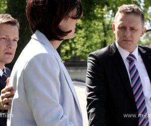 M jak miłość odc. 1075. Kinga (Katarzyna Cichopek), Piotrek (Marcin Mroczek), Artur (Robert Moskwa)