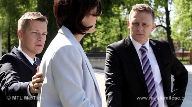 M jak miłość odc. 1075. Kinga (Katarzyna Cichopek), Piotrek (Marcin Mroczek), Artur (Robert Moskwa)