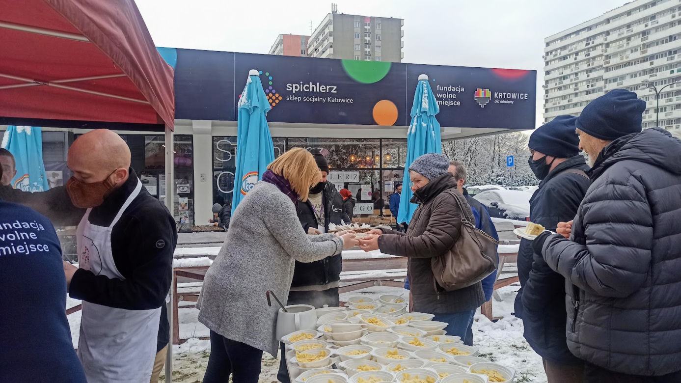 Sklep socjalny Spichlerz w Katowicach działa już rok! [ZDJĘCIA]