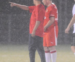 Donald Tusk gra w piłkę