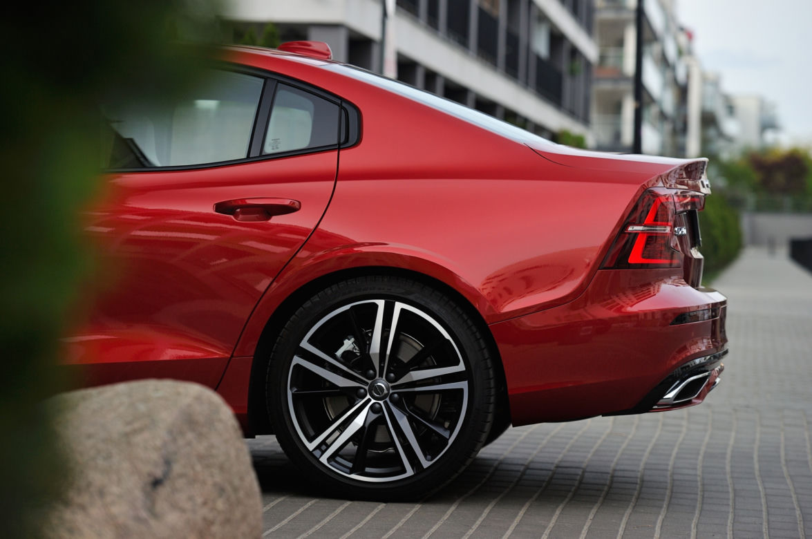 Volvo S60 T5 R Design First Edition