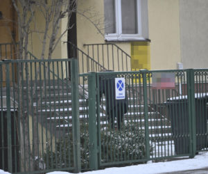 Kuzyn Kaczyńskiego dba o krewnego i odśnieża schody