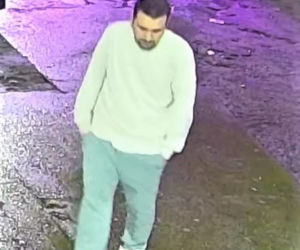 Policja poszukuje mężczyzny w związku z pobiciem w Pasażu Niepolda 
