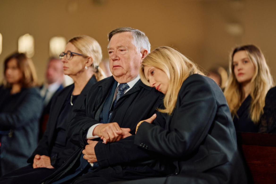 Na Wspólnej, odc. 4268. Włodek (Mieczysław Hryniewicz), Monika (Sylwia Gliwa), Renata (Marta Jankowska), Kasia (Julia Chatys)