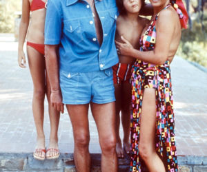 ROGER MOORE.