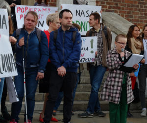 Manifestacja poparcia dla protestujących w Sejmie