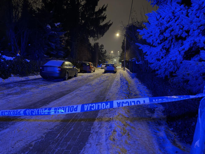 Tajemniczy atak w Ursusie. Mężczyzna raniony nożem w pośladek, sprawcy brak