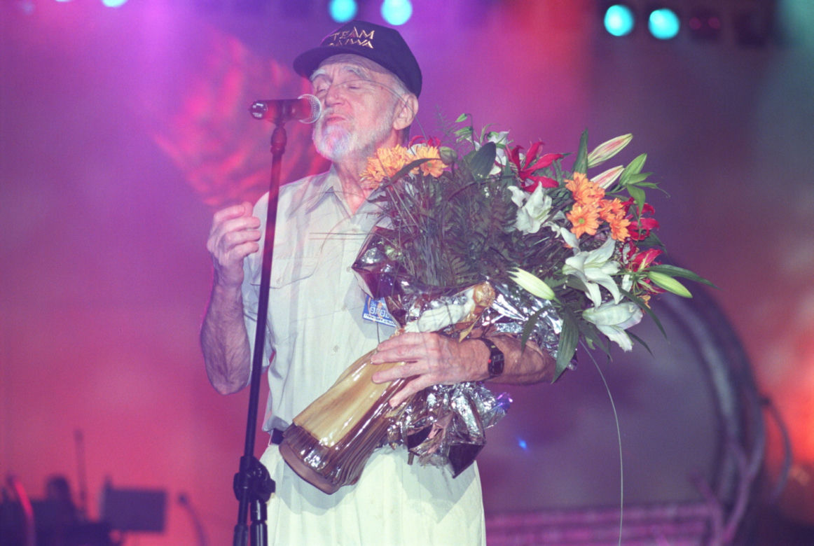 Franciszek Walicki, ojciec polskiego big-beatu, za całokształt pracy otrzymał nagrodę Grand Prix im. Karola Musioła, XXXV Krajowy Festiwal Piosenki Polskiej, Opole, 1998