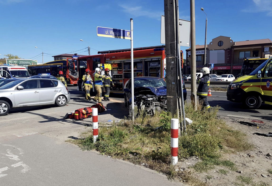 Samochodowe domino na al. Krakowskiej w Raszynie. Samochody wpadały na siebie jeden za drugim