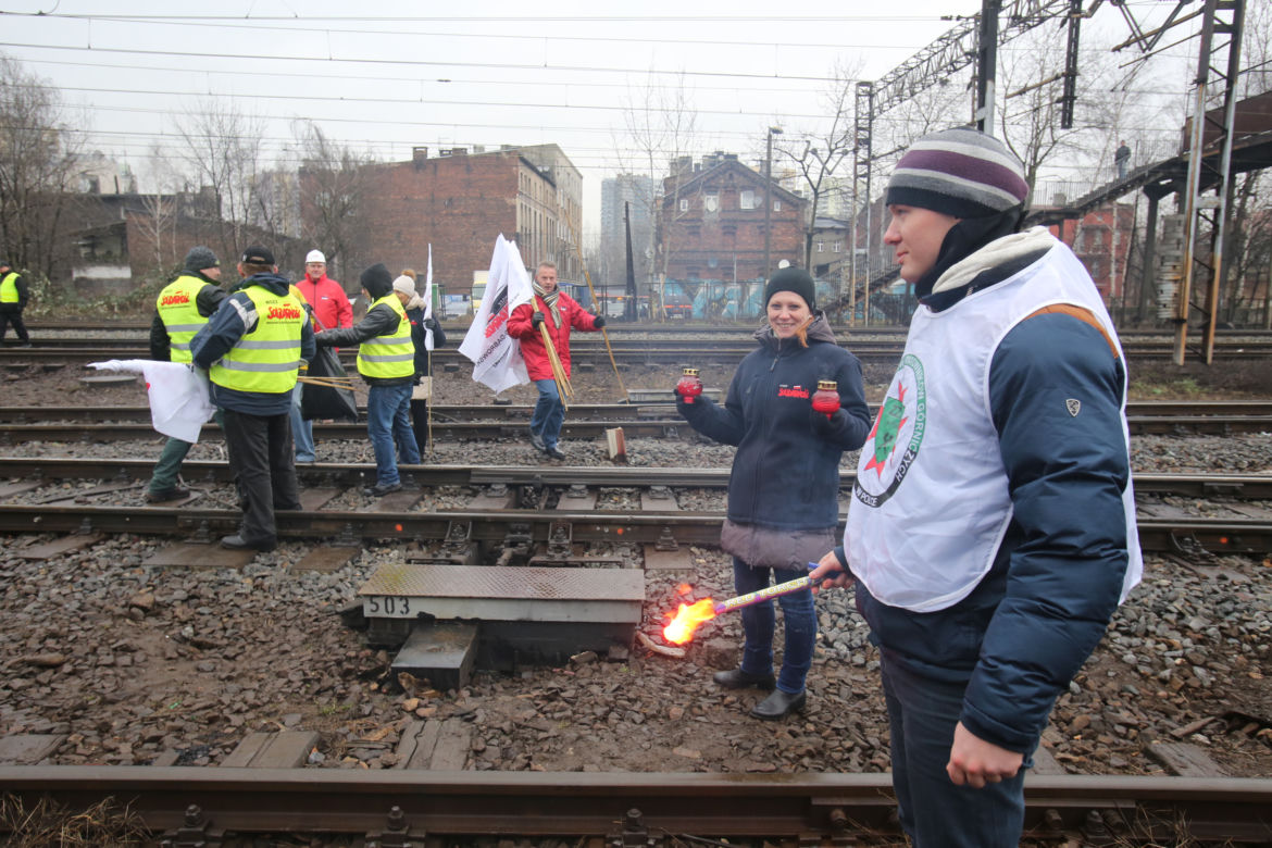 Ocal górników, zwolnij urzędasów.