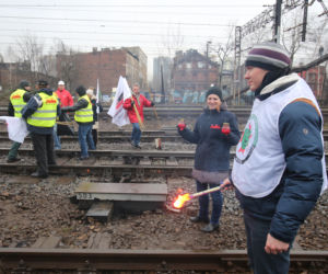 Ocal górników, zwolnij urzędasów.