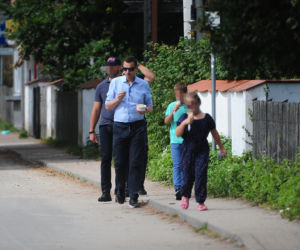 Zabrał dzieci na lody.