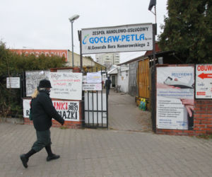 Przyszłość handlarzy z bazarku na Gocławiu jest w ich rękach