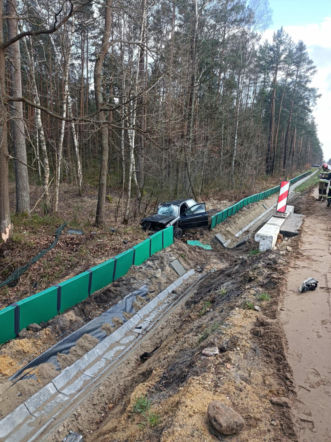 Tragedia na drodze pod Starachowicami. 33-letni kierowca Audi zginął po dramatycznym wypadku