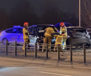 Nocne zderzenie na trasie S8. Cztery auta rozbite na moście