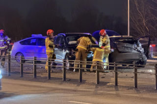 Nocne zderzenie na trasie S8. Cztery auta rozbite na moście