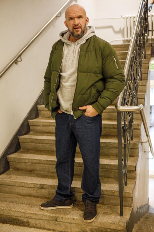 Tomasz Oświeciński filmową gwiazdą produkcji Vegi. Tak celebryta zmieniał się przez lata