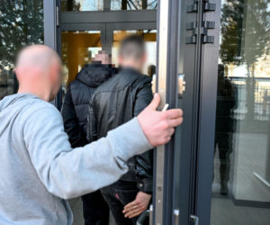 Koszmarny wypadek podczas powrotu z urodzin w Dębnicy Kaszubskiej. Są zarzuty dla dwóch mężczyzn