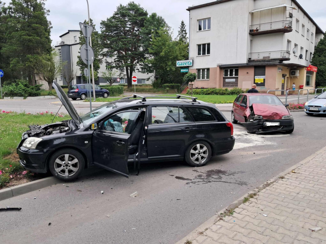 Wypadek u zbiegu ulic Konstytucji 3 Maja i Pileckiego w Starachowicach