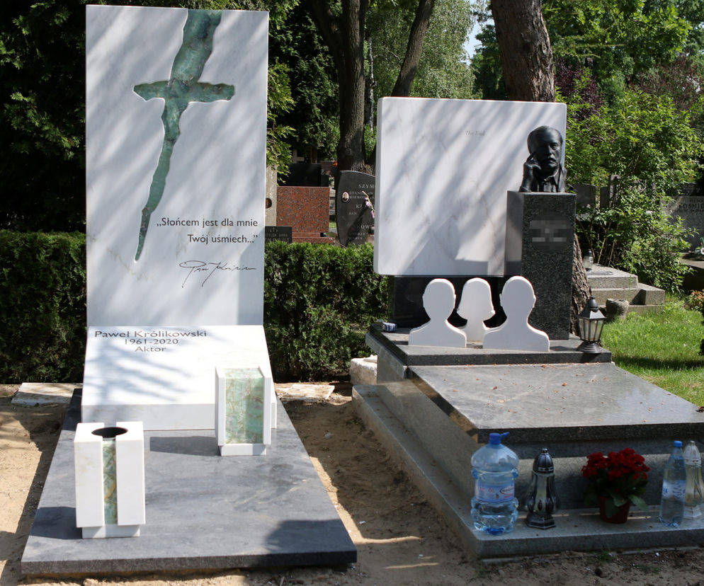 Nowy grób Pawła Królikowskiego na Powązkach Wojskowych