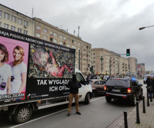 Ogromna awantura na ul. Puławskiej. Zablokowali furgonetkę antyaborcyjną 