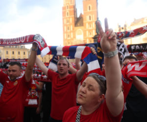 Dramat podczas fety Wisły Kraków. 11-latka trafiona petardą trafiła do szpitala