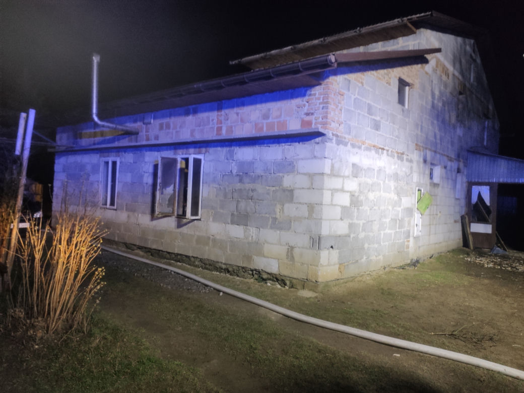 Koszmar w Kozłówku. W ogniu zginęła 30-letnia kobieta. Dwoje dzieci trafiło do szpitala