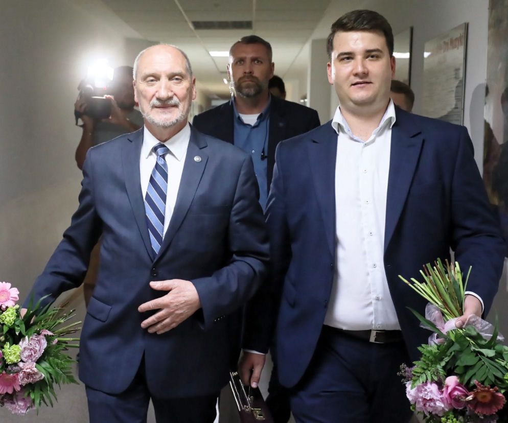 Misiewicz kwitnie bez Macierewicza