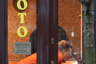 Paweł Wilczak szuka złota w w lombardzie