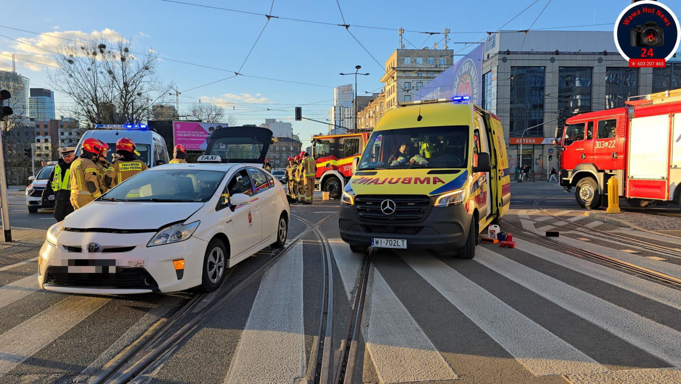  Wypadek na placu Starynkiewicza. Kierowca przewozu osób staranował motocyklistę 