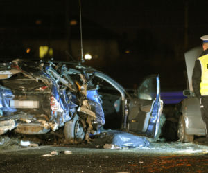 Dziekanów Leśny: Wypadek. Nie żyje pasażer stojącego na poboczu auta, w które uderzył bus GALERIA
