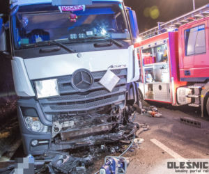 Toyota zderzyła się czołowo z ciężarówką