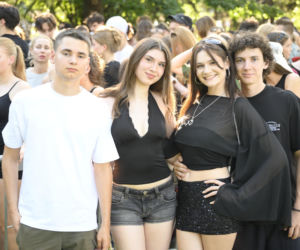Fani w upale czekają na koncert The Weeknd. Tłumy w Warszawie