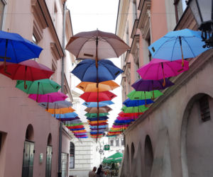 Kolorowe parasole letnią wizytówką Tarnowa