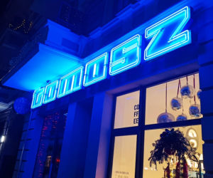 Neon Tomasz na ul. Rayskiego odzyskał dawny blask