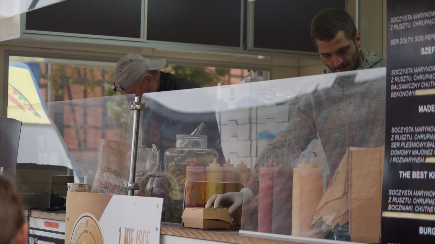 Festiwal Food Trucków 2021. Restauracje na kółkach zaparkowały na Wyspie Młyńskiej